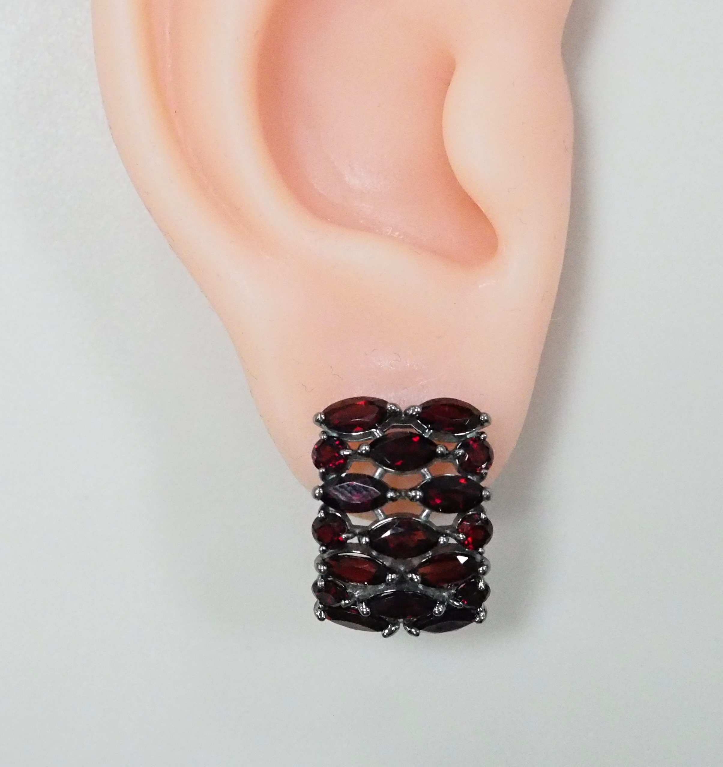 Серебряные серьги с гранатами